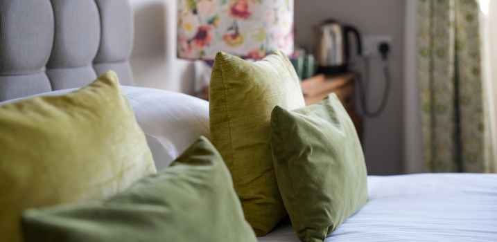 Last Minute Availability Bank Holiday Monday Night