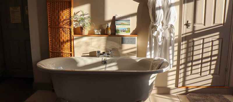 Free Standing Bath in Bedroom