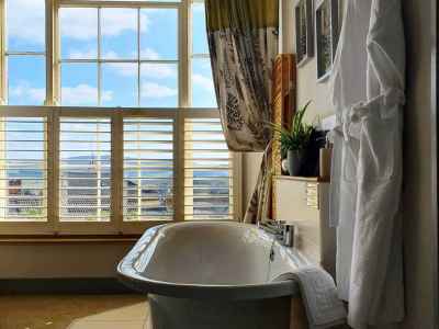 Freestanding Bath with a view