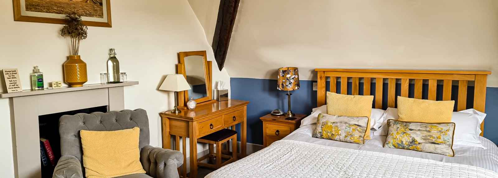 Standard Double Bedroom Room 8 Castle Hotel, Bishops Castle